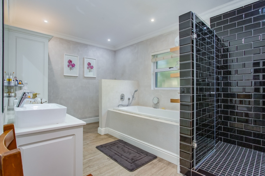 4 Bedroom Property for Sale in Buitenverwagting Western Cape